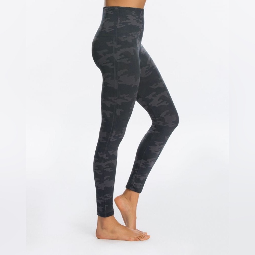 Spanx Black Camo Leggings Size S Women’s Activewear